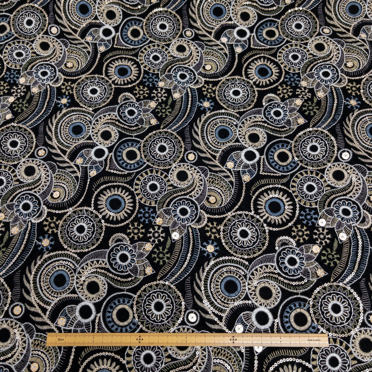 India | wheel embroidered fabric 圓輪花紋刺繡布