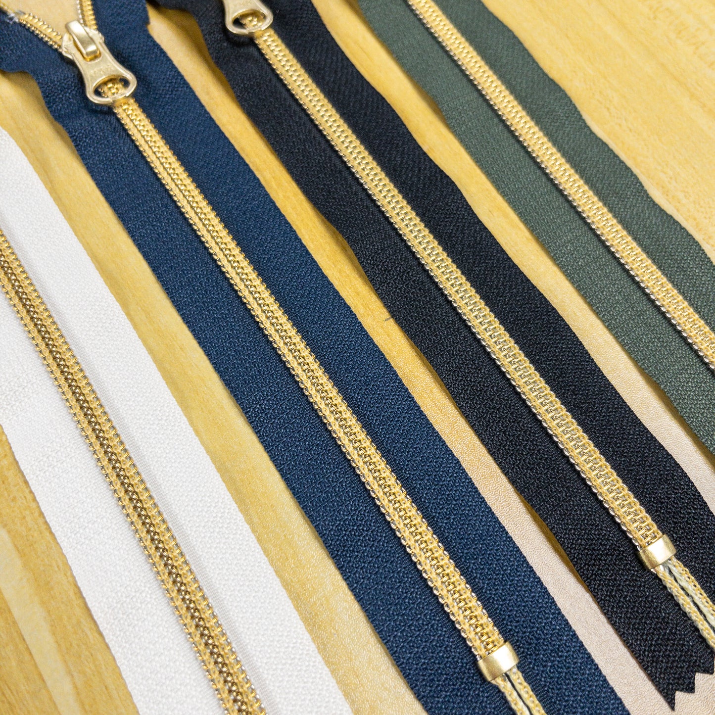 YKK Metallion Gold Coil Nylon close end zipper 30cm 4 colors YKK 金色尼龍密尾拉鍊 30cm 4色