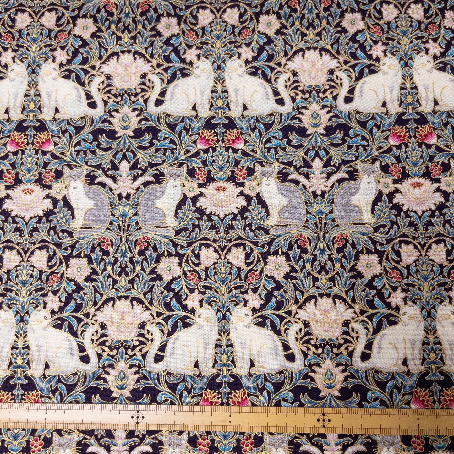 Quilt Gate | Cat relief pattern 貓貓浮雕圖案 | cotton printed sheeting 純棉