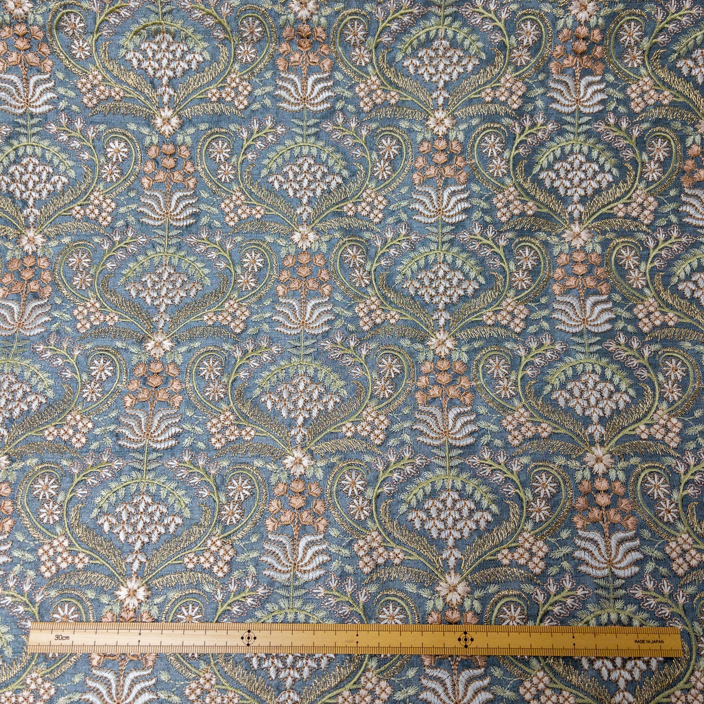 India | flowers embroidered fabric 花朵開屏刺繡布