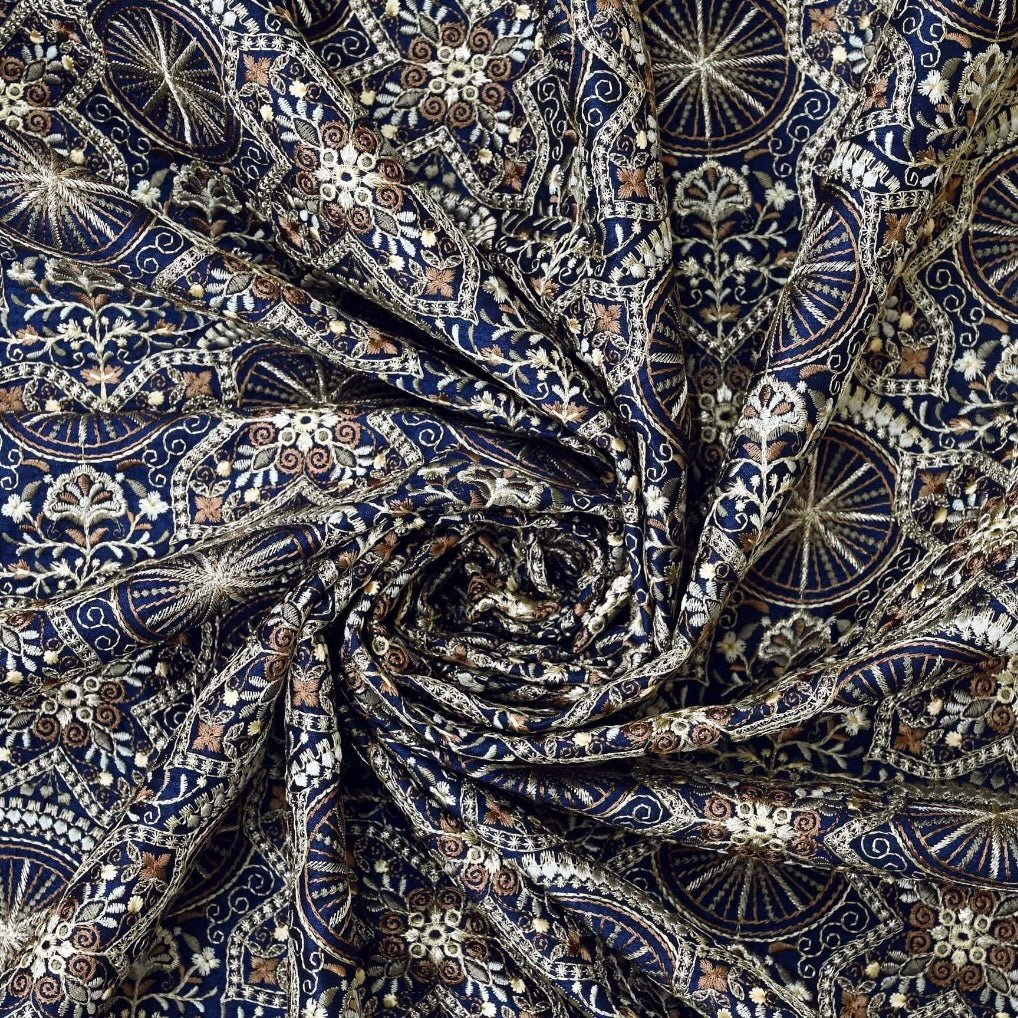 India | halo embroidered fabric 花輪花紋刺繡布