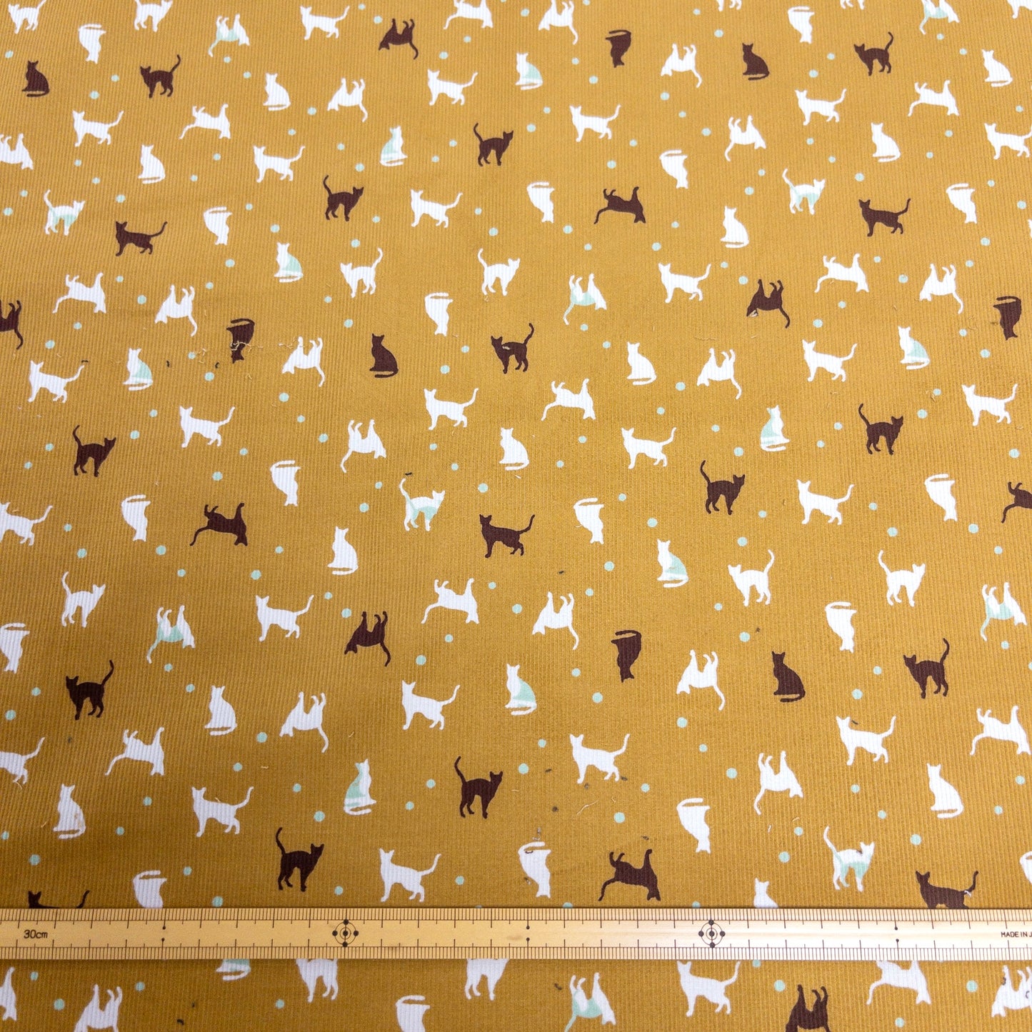 Japan | cat dots 貓貓波點 | cotton printed corduroy 薄燈芯絨
