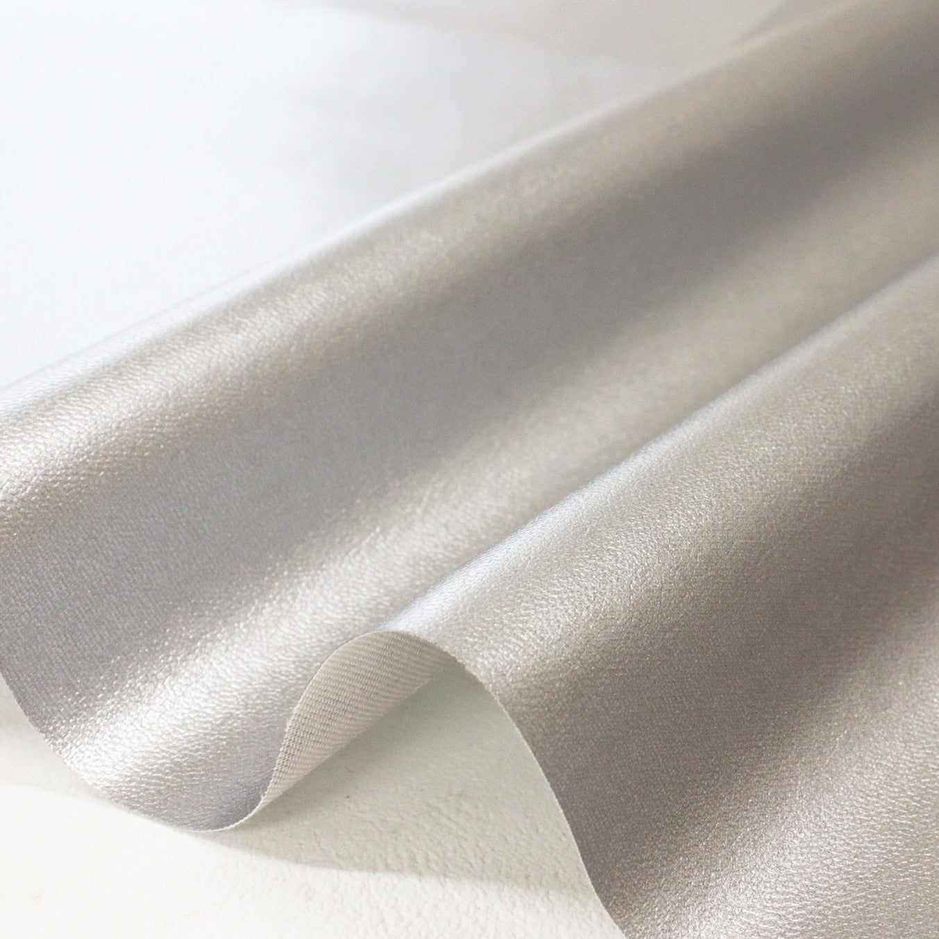 Japan | pearl color 珍珠色 | thin soft faux leather 超薄       柔軟仿皮
