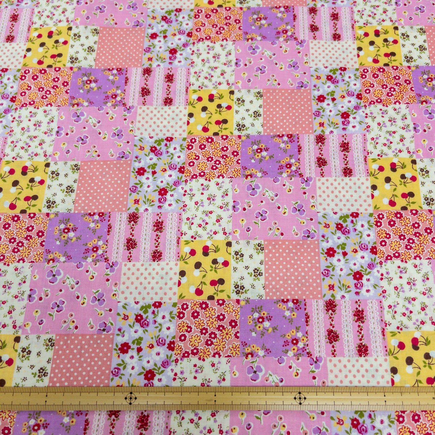 Japan | Petite Floral Polka Dot Patchwork 細花圓點拼布 | cotton printed sheeting