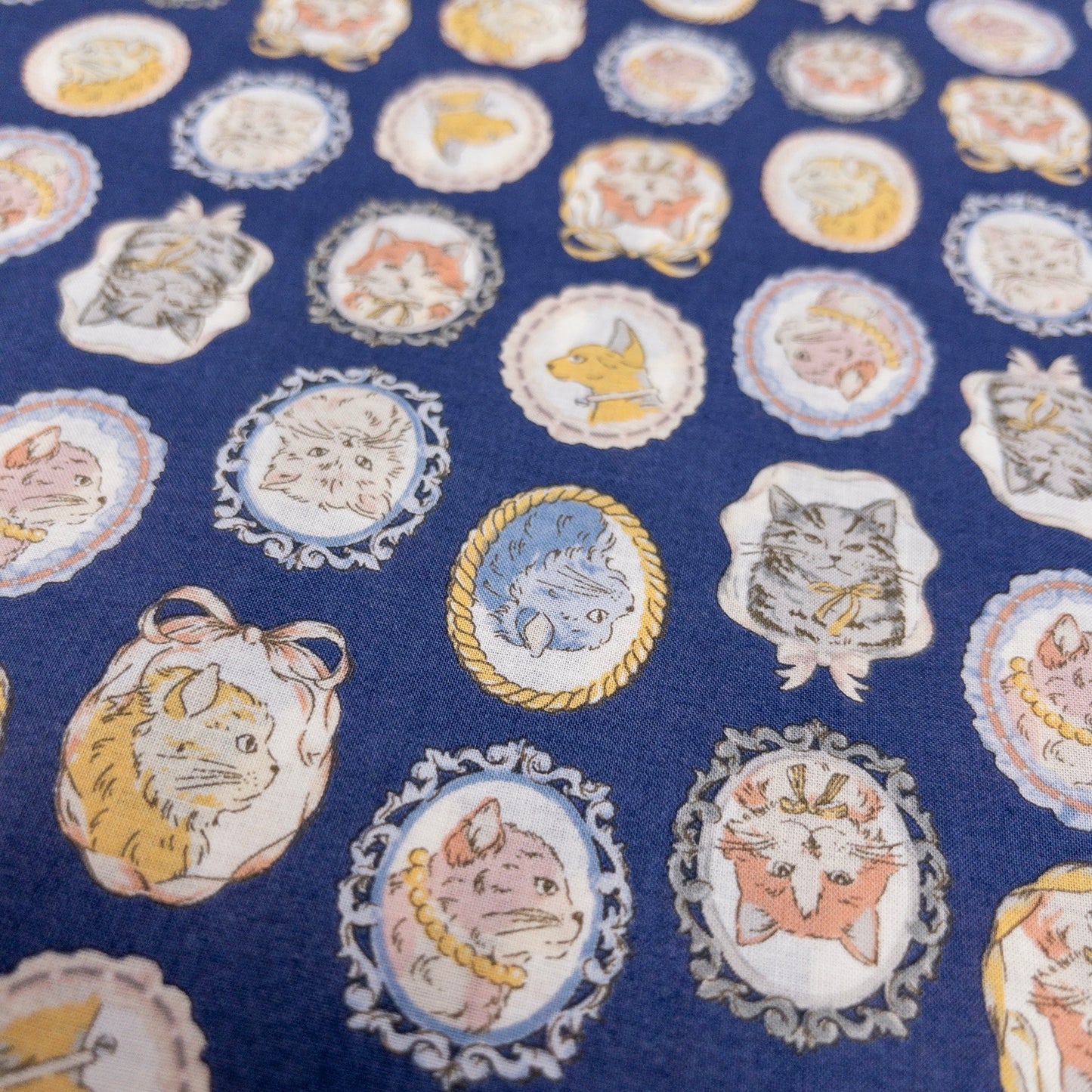 Japan | mirror cat 貓貓鏡子 | cotton printed 60s 純棉