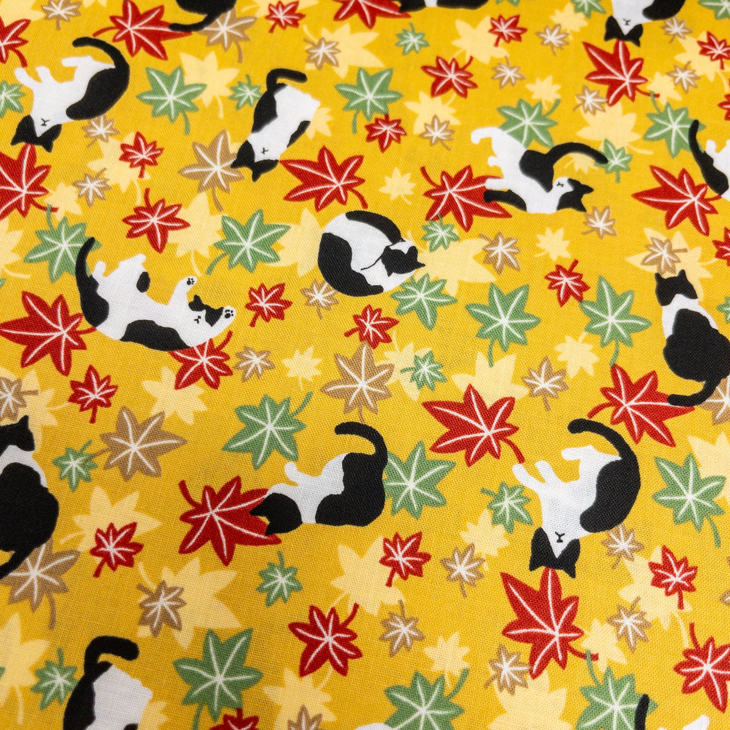 Japan | japanese maple leaf & cats 和風楓葉貓貓 | cotton printed sheeting 純棉