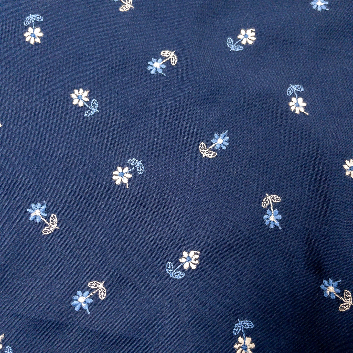 Japan | blue little flower 藍白花束刺繡 | cotton 純棉