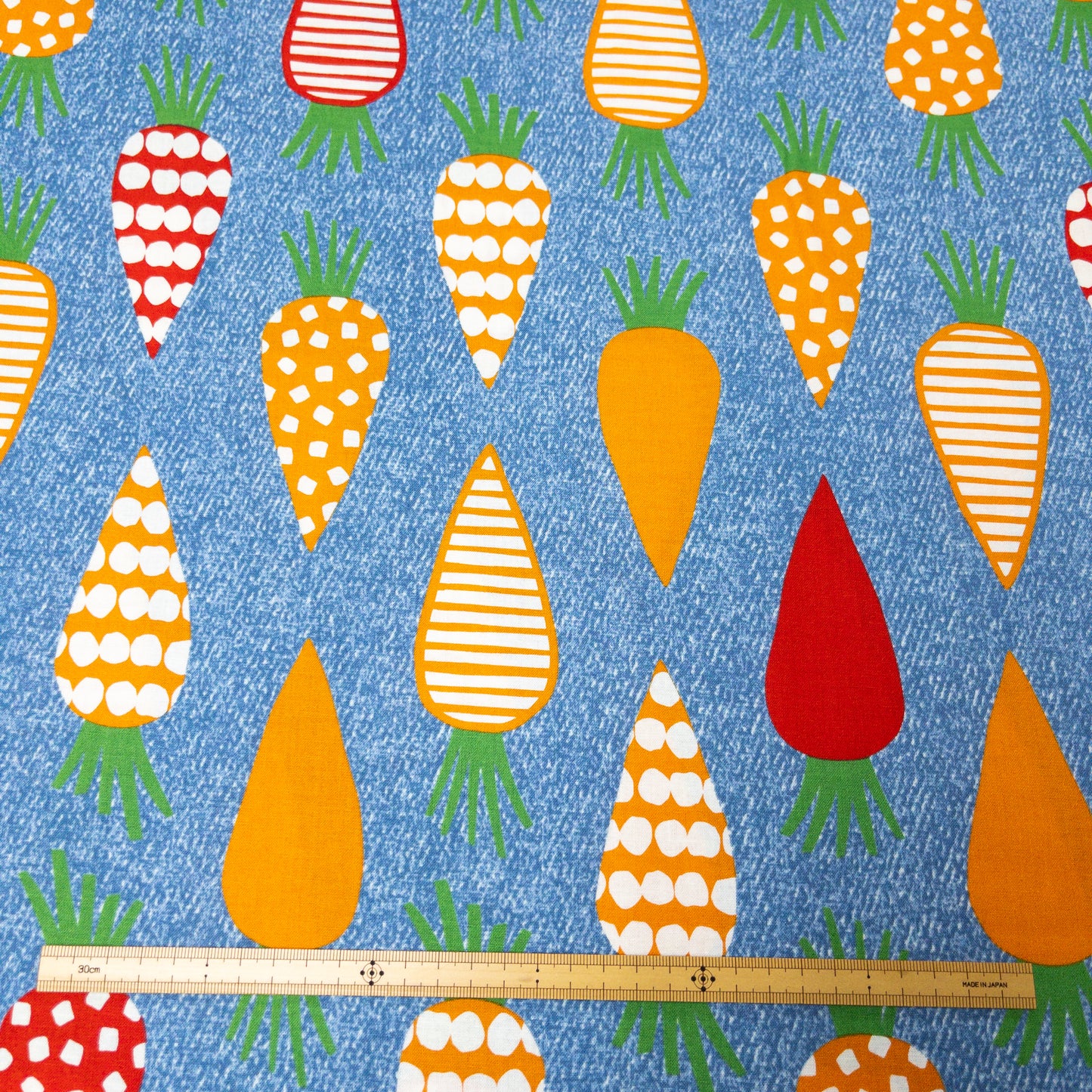 Japan | art of carrot 藍色藝術蘿蔔 | cotton printed shirting 純棉