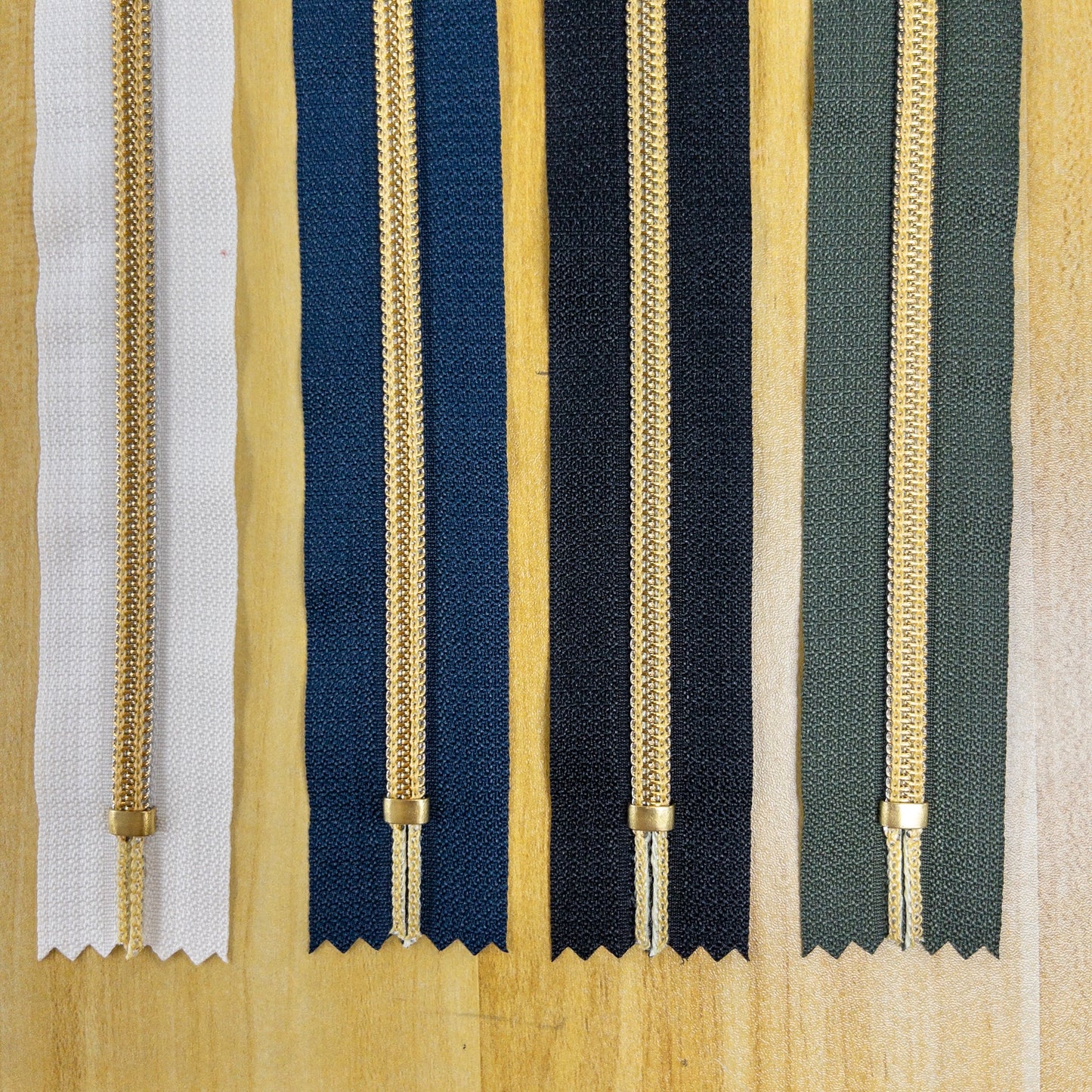 YKK Metallion Gold Coil Nylon close end zipper 20cm 4 colors YKK 金色尼龍密尾拉鍊 20cm 4色