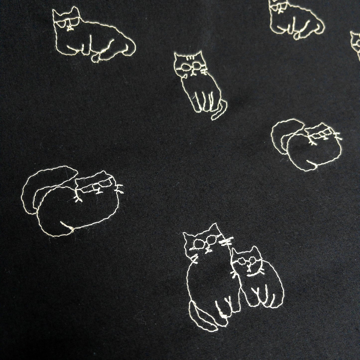 Japan | embroidery glasses cat 眼鏡貓貓刺繡 | cotton printed broadcloth 純棉
