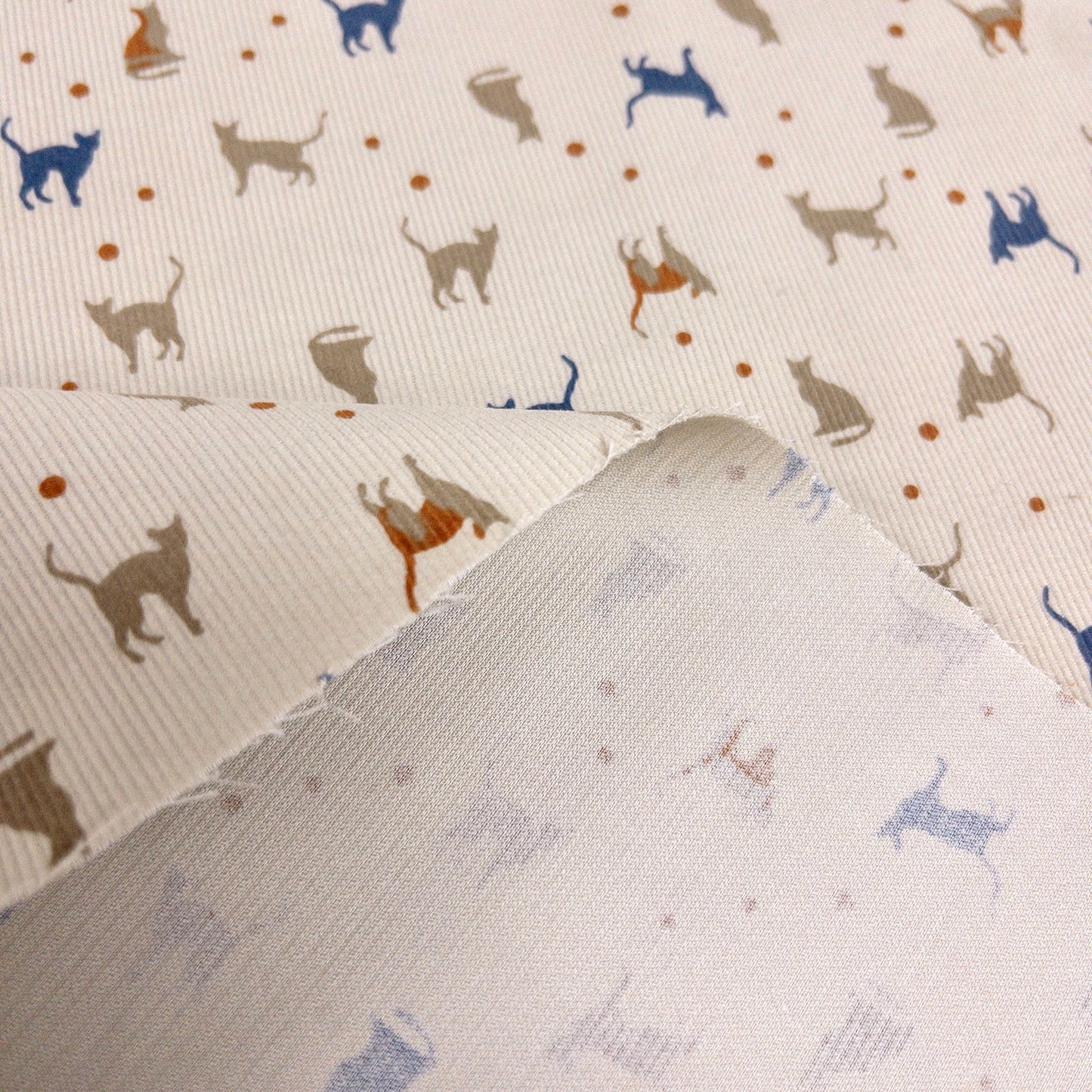 Japan | cat dots 貓貓波點 | cotton printed corduroy 薄燈芯絨