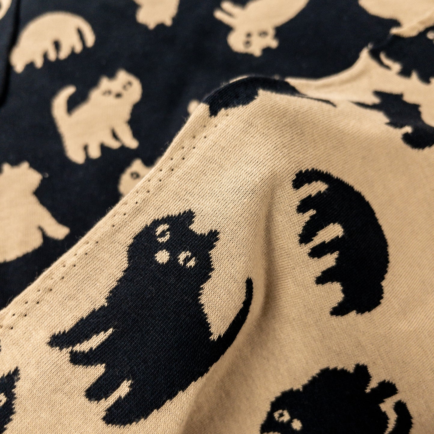 maffon | chubby cat black khahi 胖貓貓 黑+卡其色 | cotton jacquard knit 雙面純棉提花針織 - 160cm