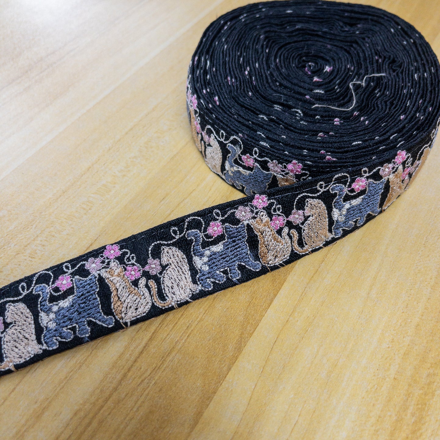 India | cats & flowers 3.3cm 貓貓心 | embroidery webbing 刺繡帶