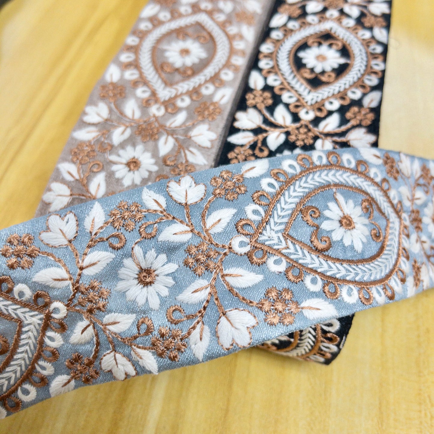 embroidery webbing 刺繡帶 |  saree border 啡白花邊框 5cm