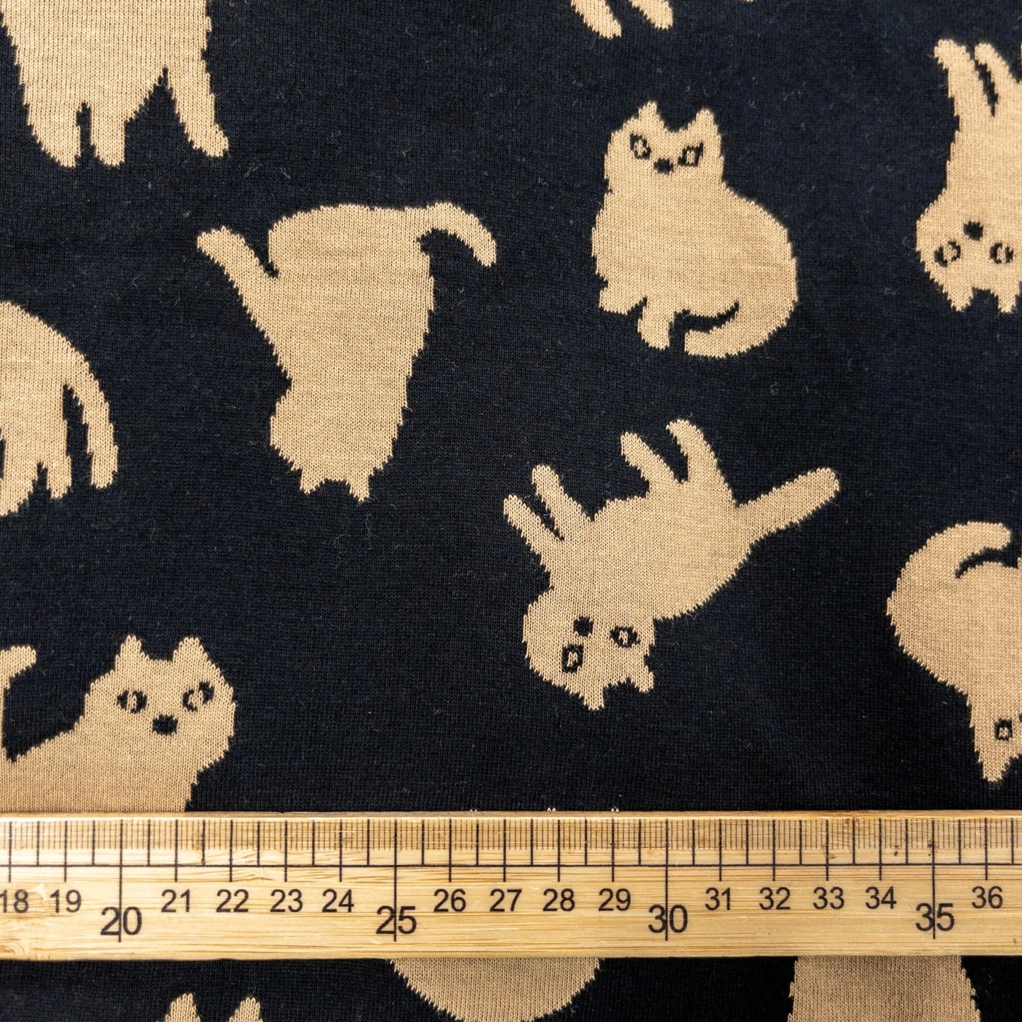 maffon | chubby cat black khahi 胖貓貓 黑+卡其色 | cotton jacquard knit 雙面純棉提花針織 - 160cm