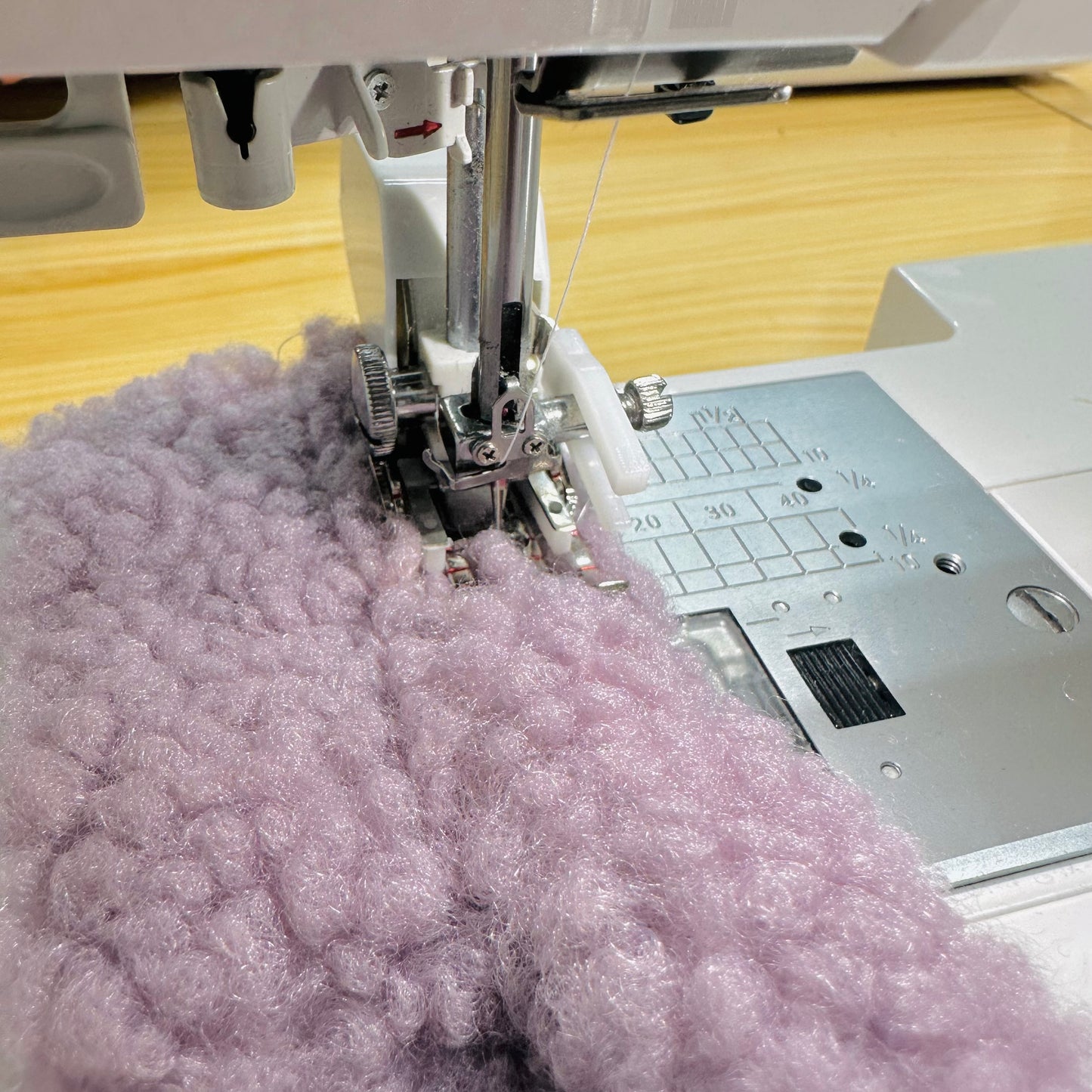 Taiwan | 7mm walking foot 前開口7mm 均勻送布靴 壓腳 (用於車縫夾棉、厚布、絨毛、彈性布等)