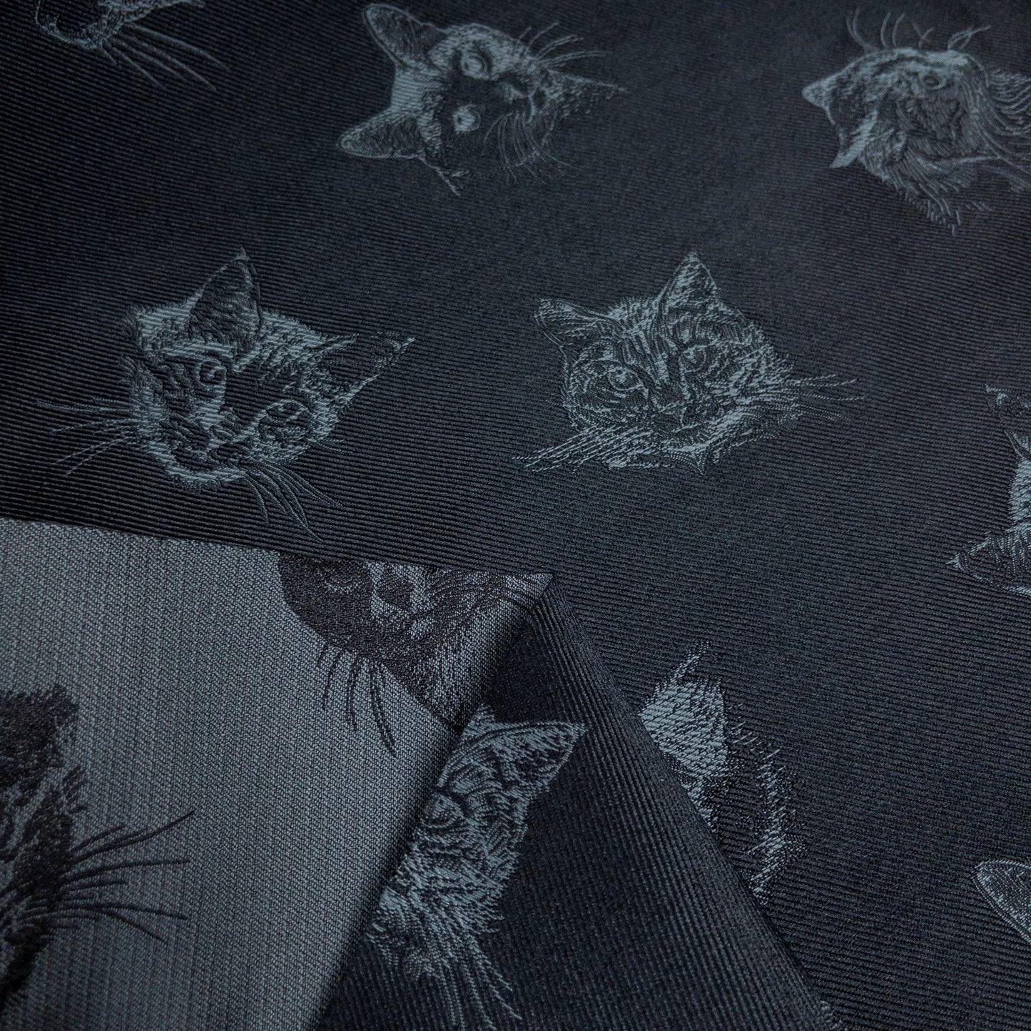 Japan | 黑色貓刺繡 | polyester jacquard 聚酯提花布