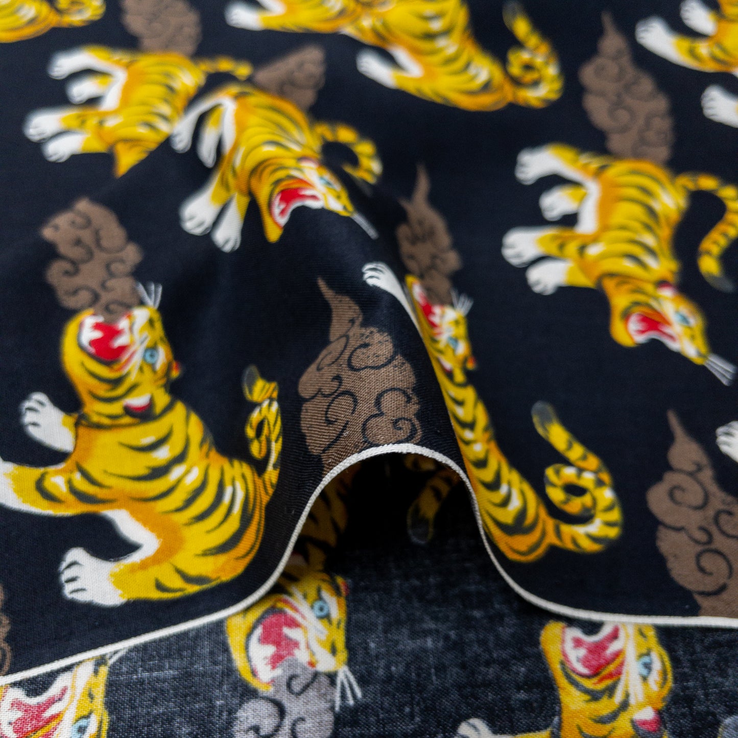 Japan | Japanese tiger 和風老虎 | cotton printed shirting 純棉