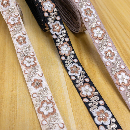 embroidery webbing 刺繡帶 | round petal flower 圓瓣花 2.8cm