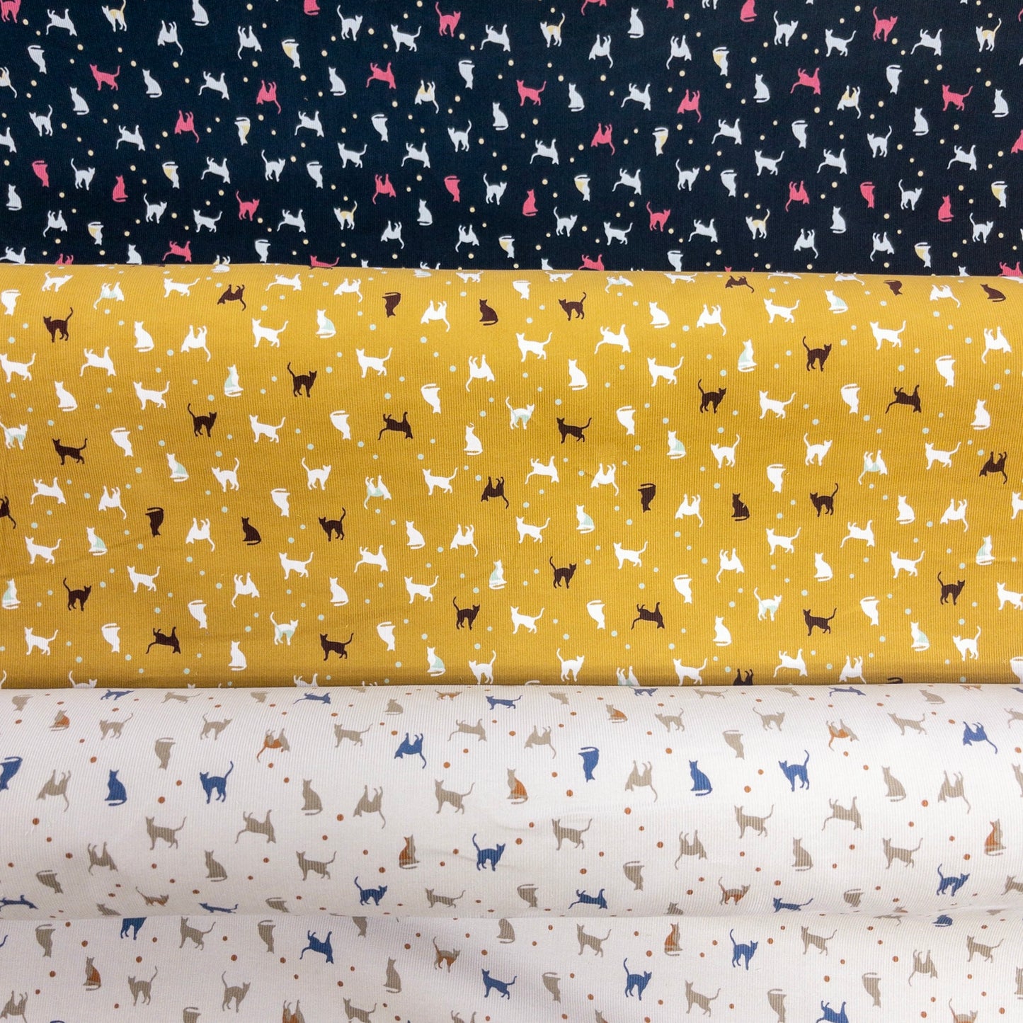 Japan | cat dots 貓貓波點 | cotton printed corduroy 薄燈芯絨