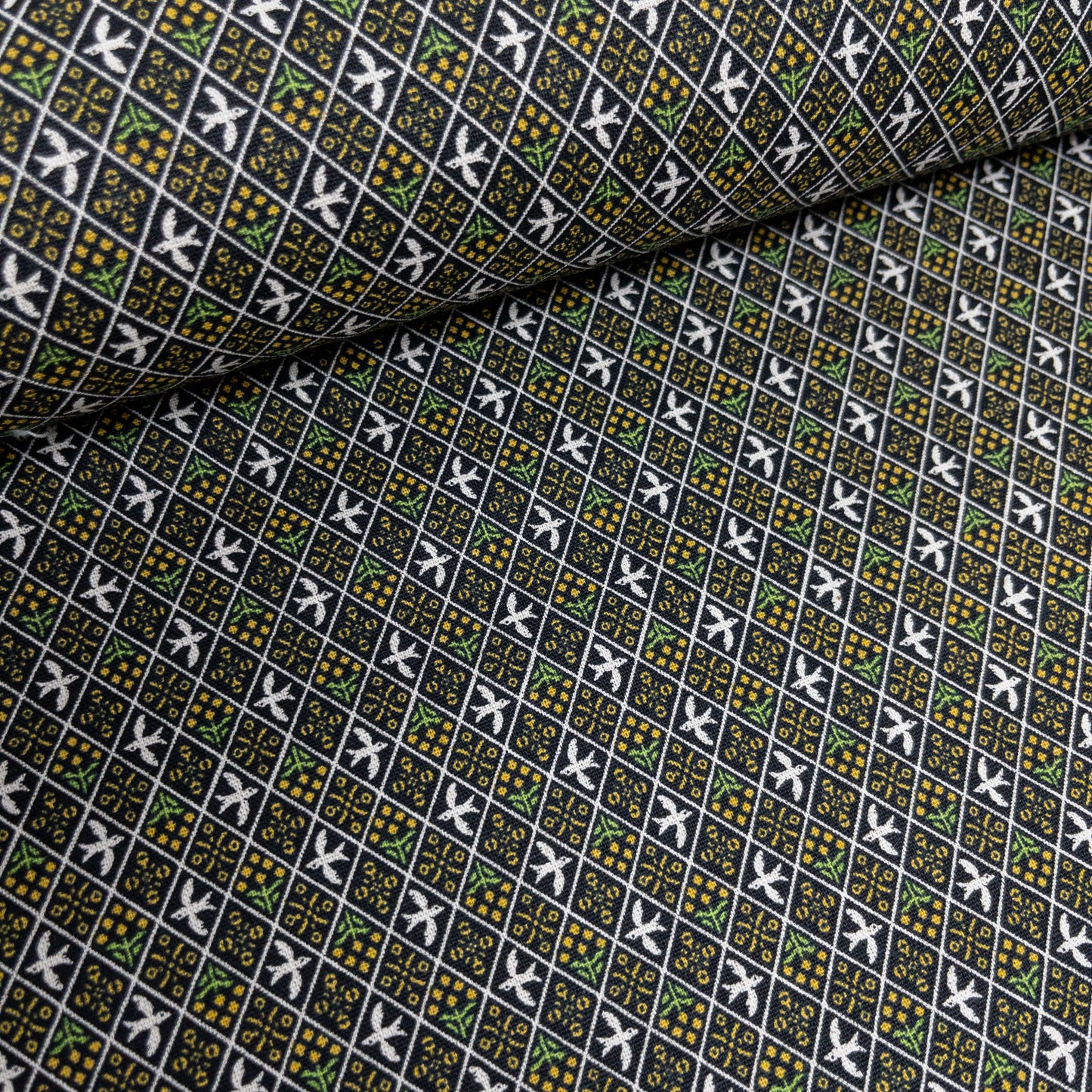 Japan | Bird checkerboard 格紋千鳥 | cotton printed linen canvas 棉麻