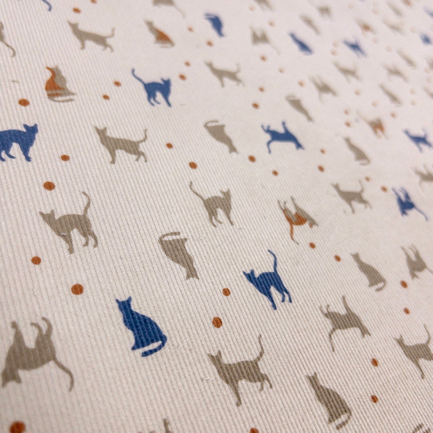 Japan | cat dots 貓貓波點 | cotton printed corduroy 薄燈芯絨