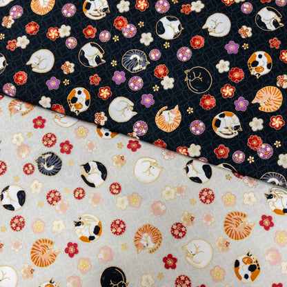 Japan | Foil-stamped curled sleeping cat 燙金捲曲睡貓貓 | cotton printed sheeting 純棉