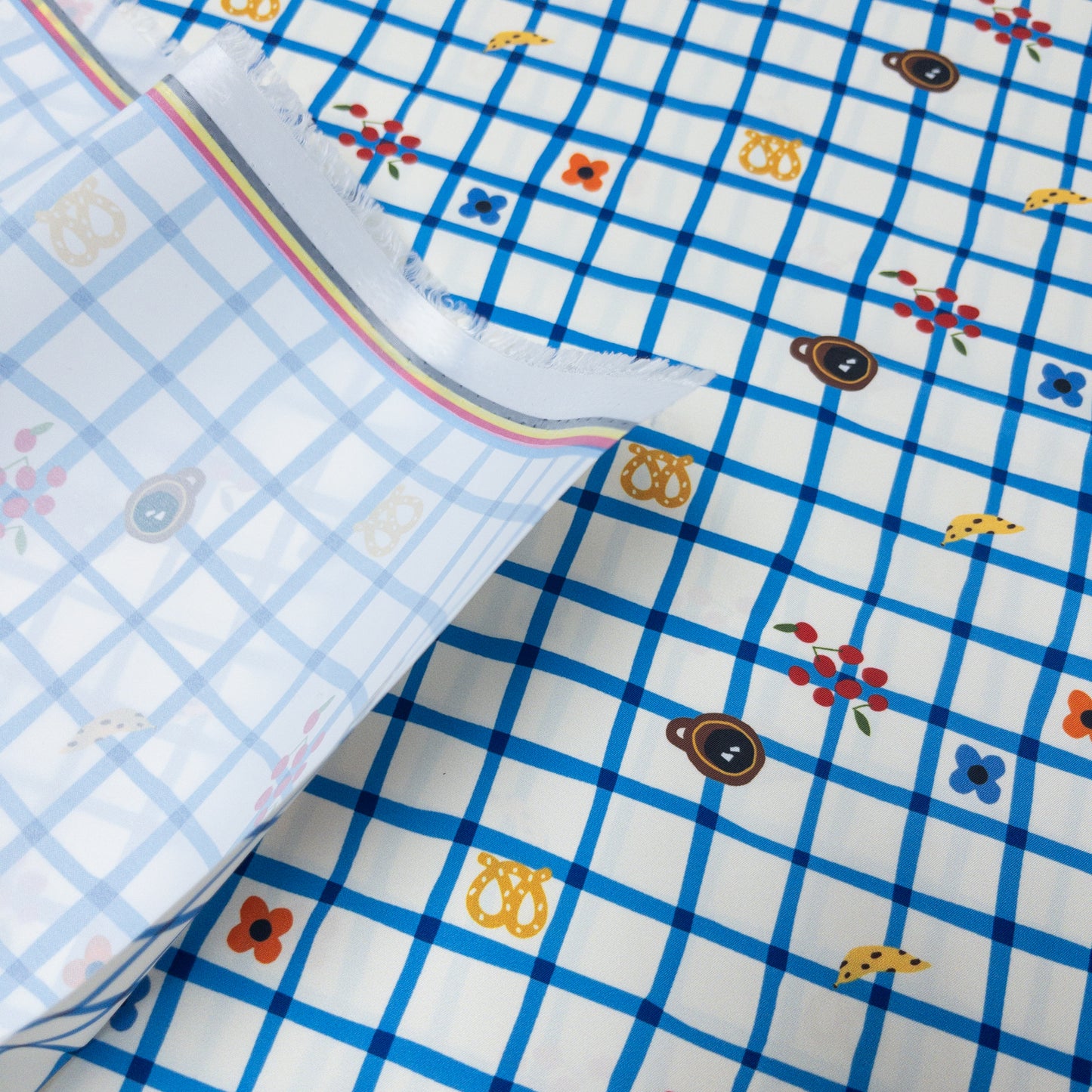 Korea | 藍色格線野餐風 | waterproof fabric 防水布