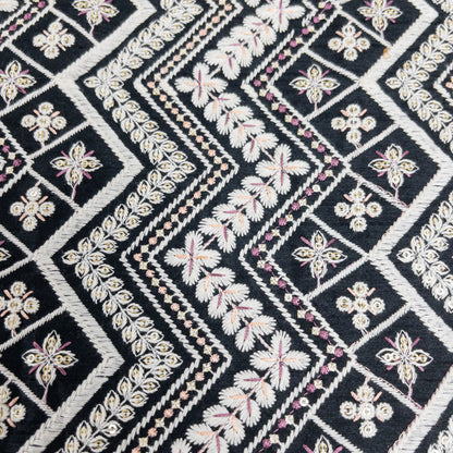 India | ethnic embroidered fabric 民族風刺繡布