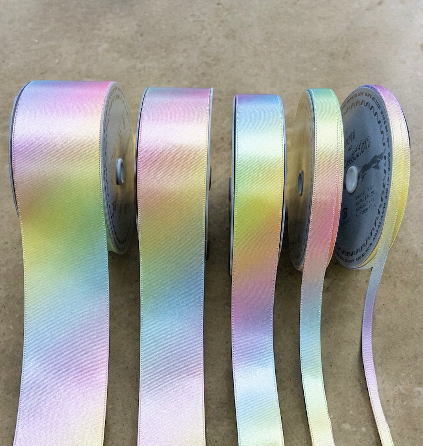 ribbon 絲帶 | gradient rainbow colors 漸變彩虹色