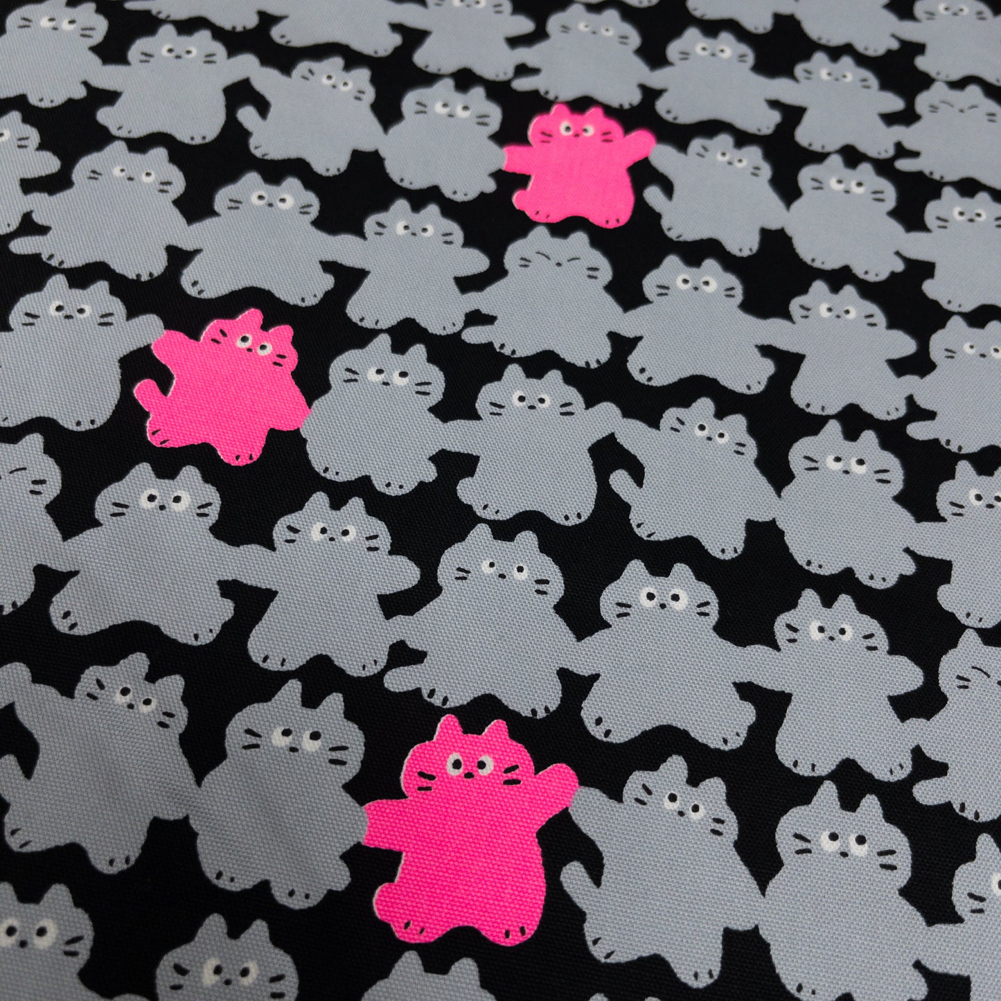 Japan | calico cat hand in hand 貓貓手拉手 | cotton printed oxford 純棉