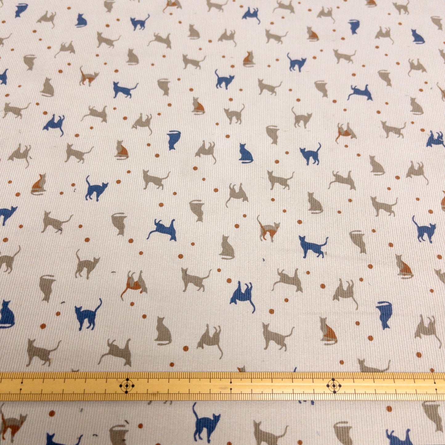 Japan | cat dots 貓貓波點 | cotton printed corduroy 薄燈芯絨