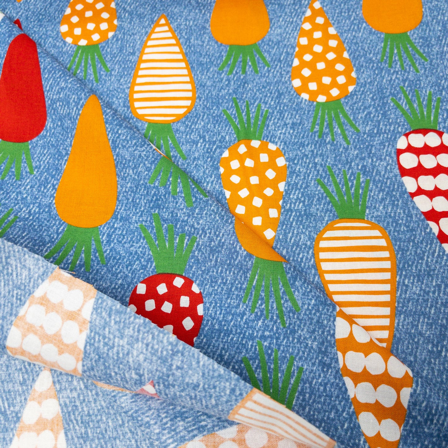Japan | art of carrot 藍色藝術蘿蔔 | cotton printed shirting 純棉