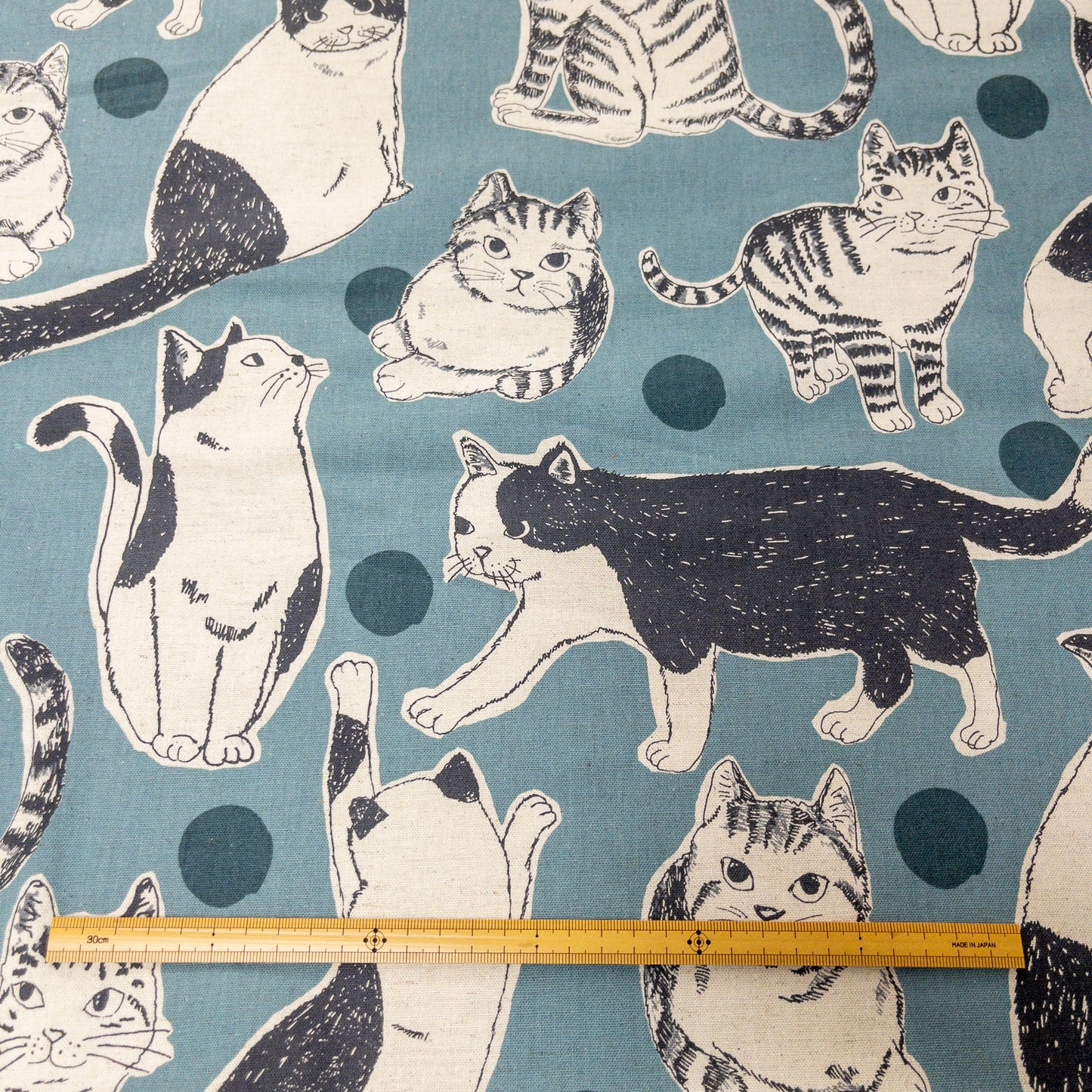 Kobayashi | Nordic Polka Dot Cat 波點大貓 | cotton linen 棉麻