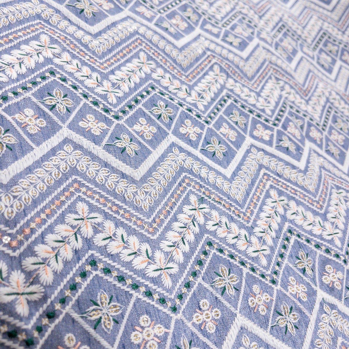 India | ethnic embroidered fabric 民族風刺繡布