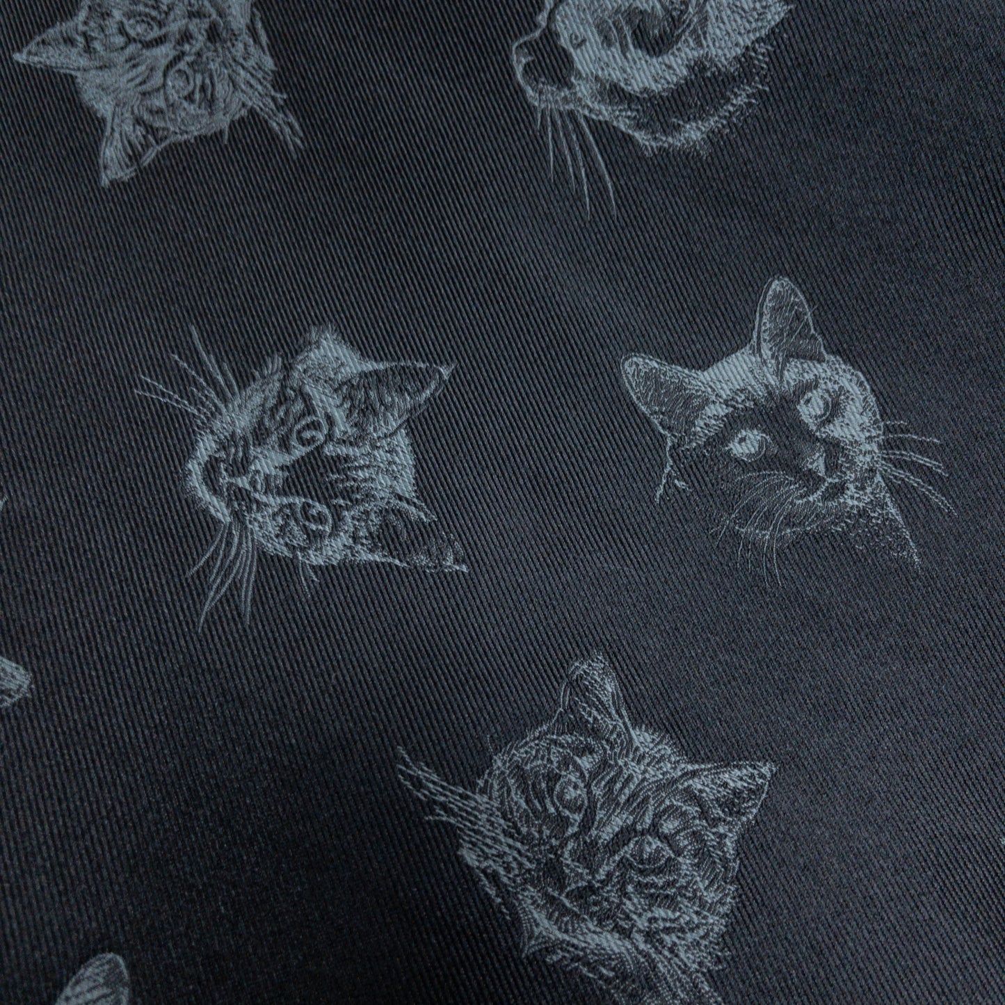 Japan | 黑色貓刺繡 | polyester jacquard 聚酯提花布