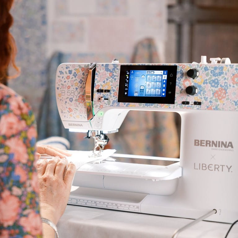 預購! 限量 瑞士BERNINA x Liberty B580 特別版高階電腦縫紉刺繡機 (轉數快/銀行轉帳/現金優惠價$39800)
