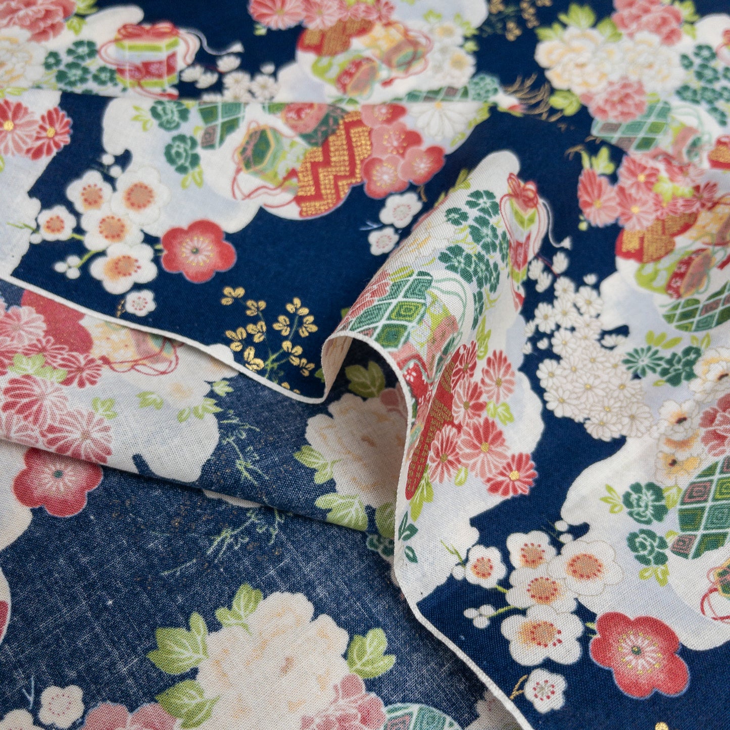 Japan | gilded japanese kaioke 燙金百花海貝桶 | cotton printed shirting 純棉