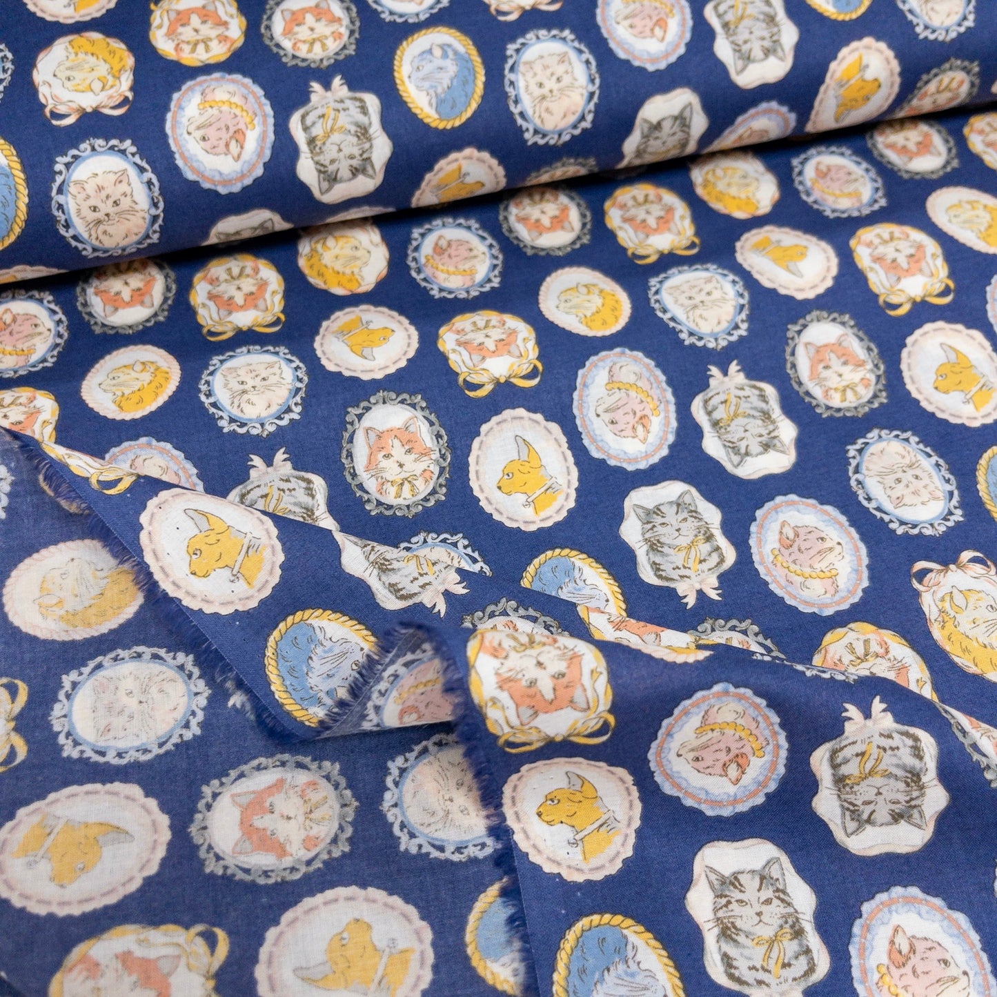 Japan | mirror cat 貓貓鏡子 | cotton printed 60s 純棉