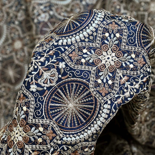 India | halo embroidered fabric 花輪花紋刺繡布