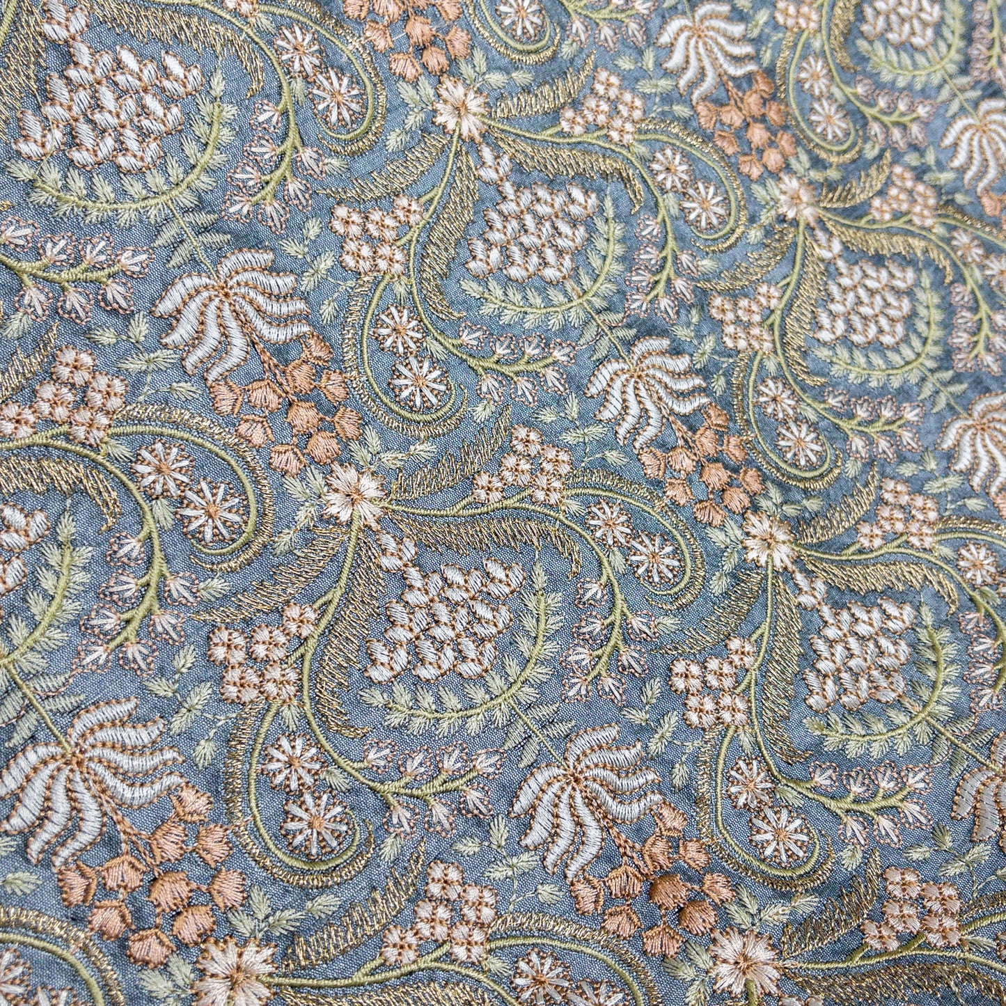 India | flowers embroidered fabric 花朵開屏刺繡布