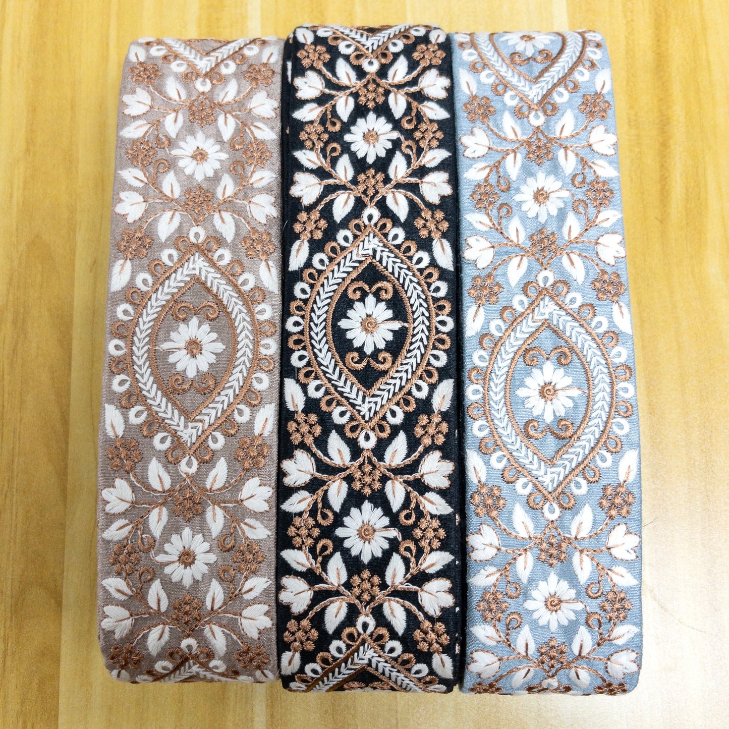 embroidery webbing 刺繡帶 |  saree border 啡白花邊框 5cm