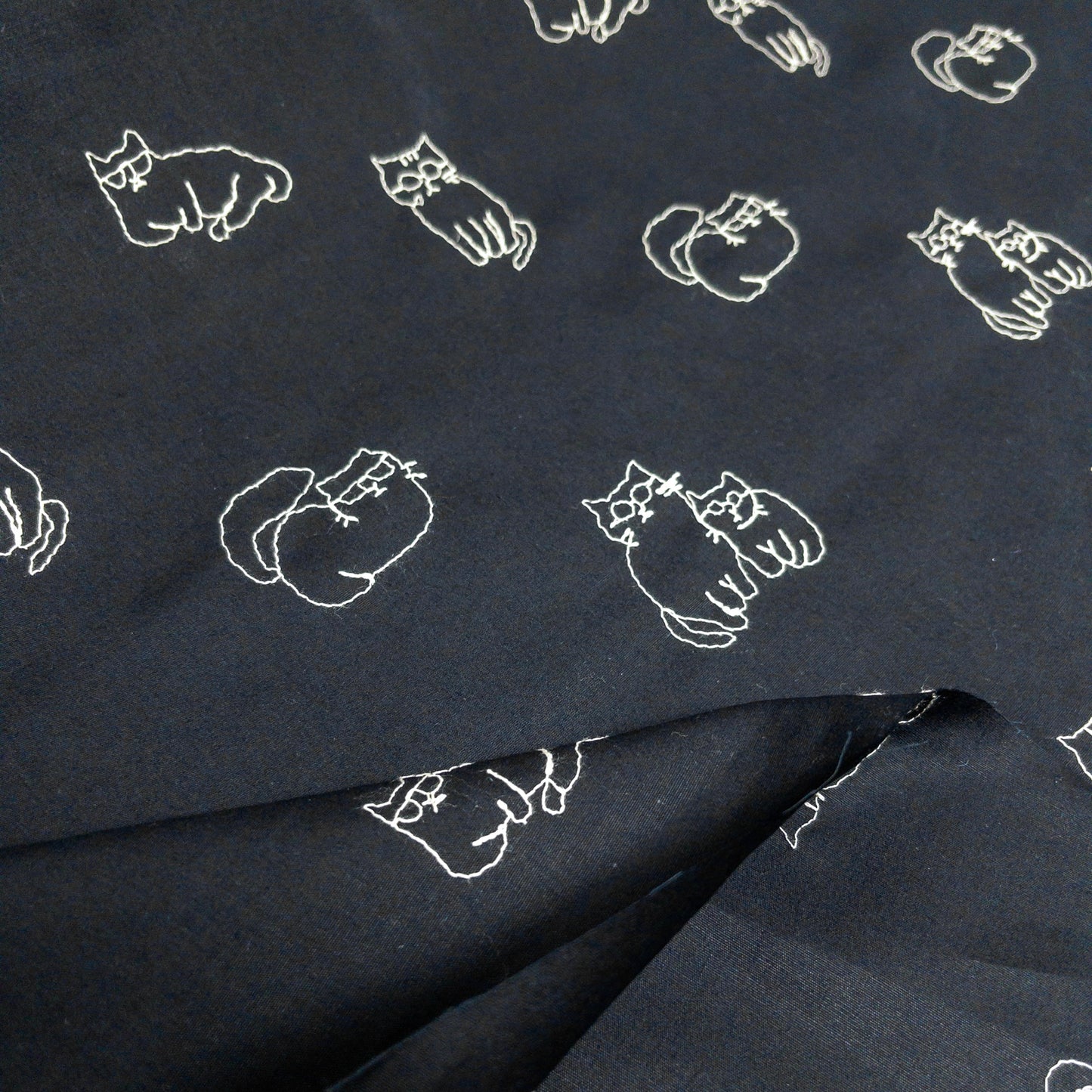 Japan | embroidery glasses cat 眼鏡貓貓刺繡 | cotton printed broadcloth 純棉