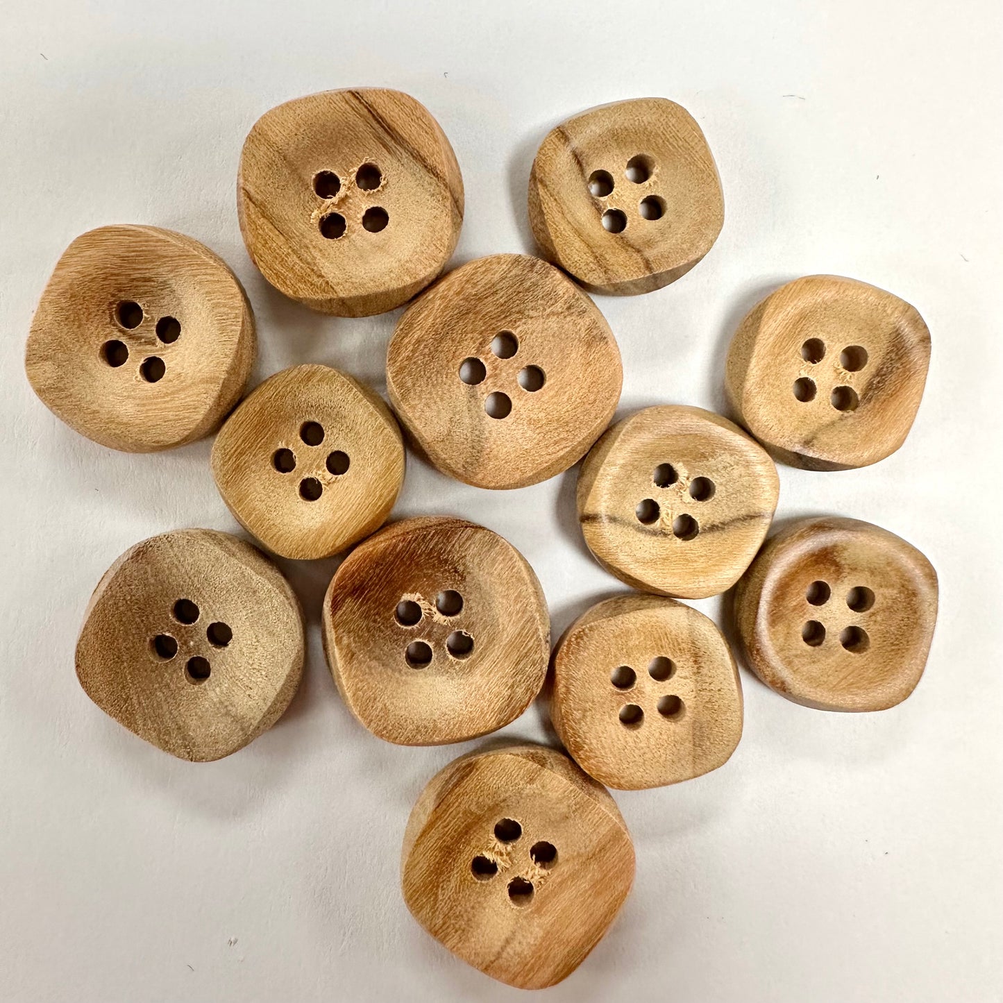 olive buttons 18mm 6pcs 橄欖鈕扣 18mm 6粒裝