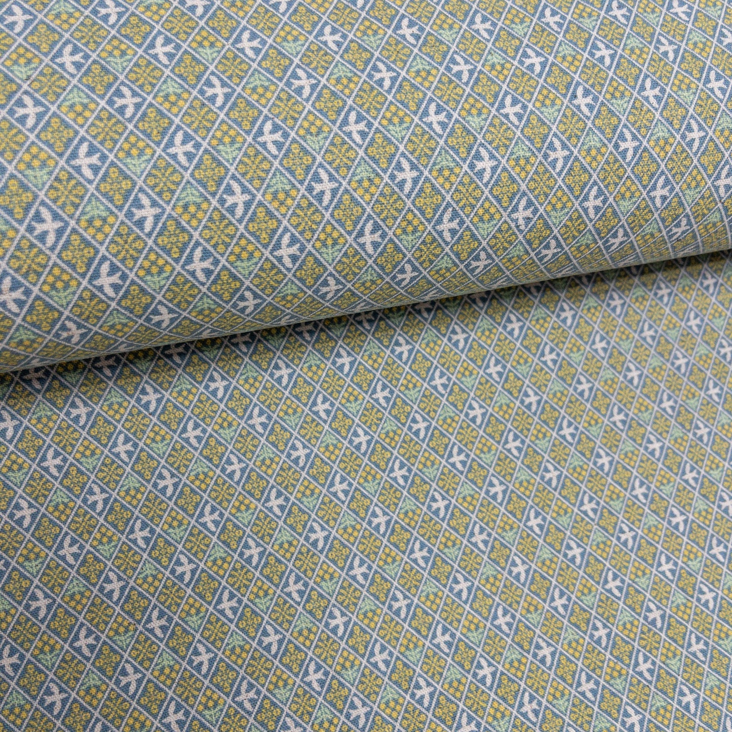 Japan | Bird checkerboard 格紋千鳥 | cotton printed linen canvas 棉麻