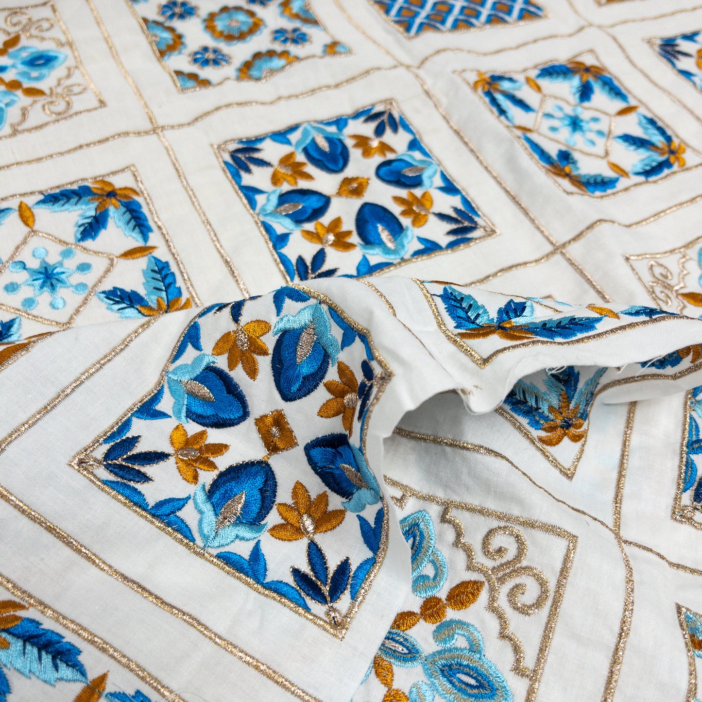 India | plaid embroidered fabric 方格紋刺繡布 | cotton 純棉