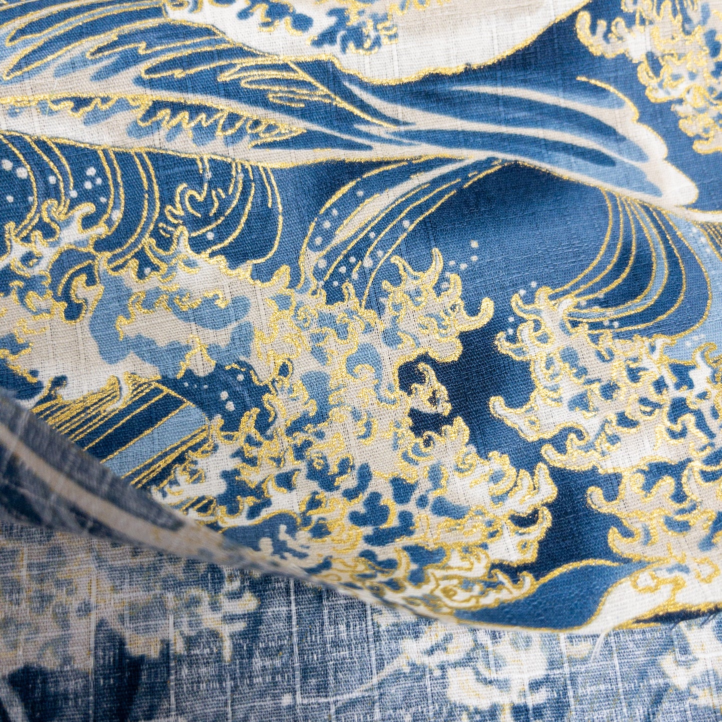 Japan | gilded the great wave off kanagawa 燙金神奈川沖浪裏 | cotton shantung 竹節棉