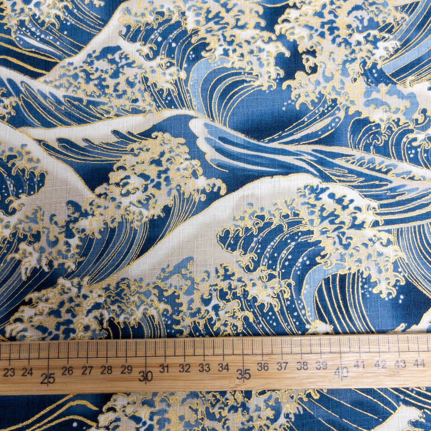 Japan | gilded the great wave off kanagawa 燙金神奈川沖浪裏 | cotton shantung 竹節棉