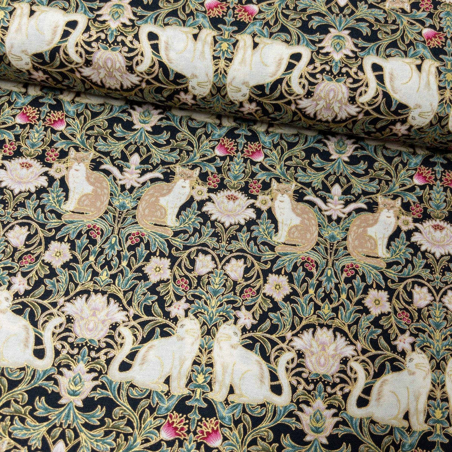 Quilt Gate | Cat relief pattern 貓貓浮雕圖案 | cotton printed sheeting 純棉