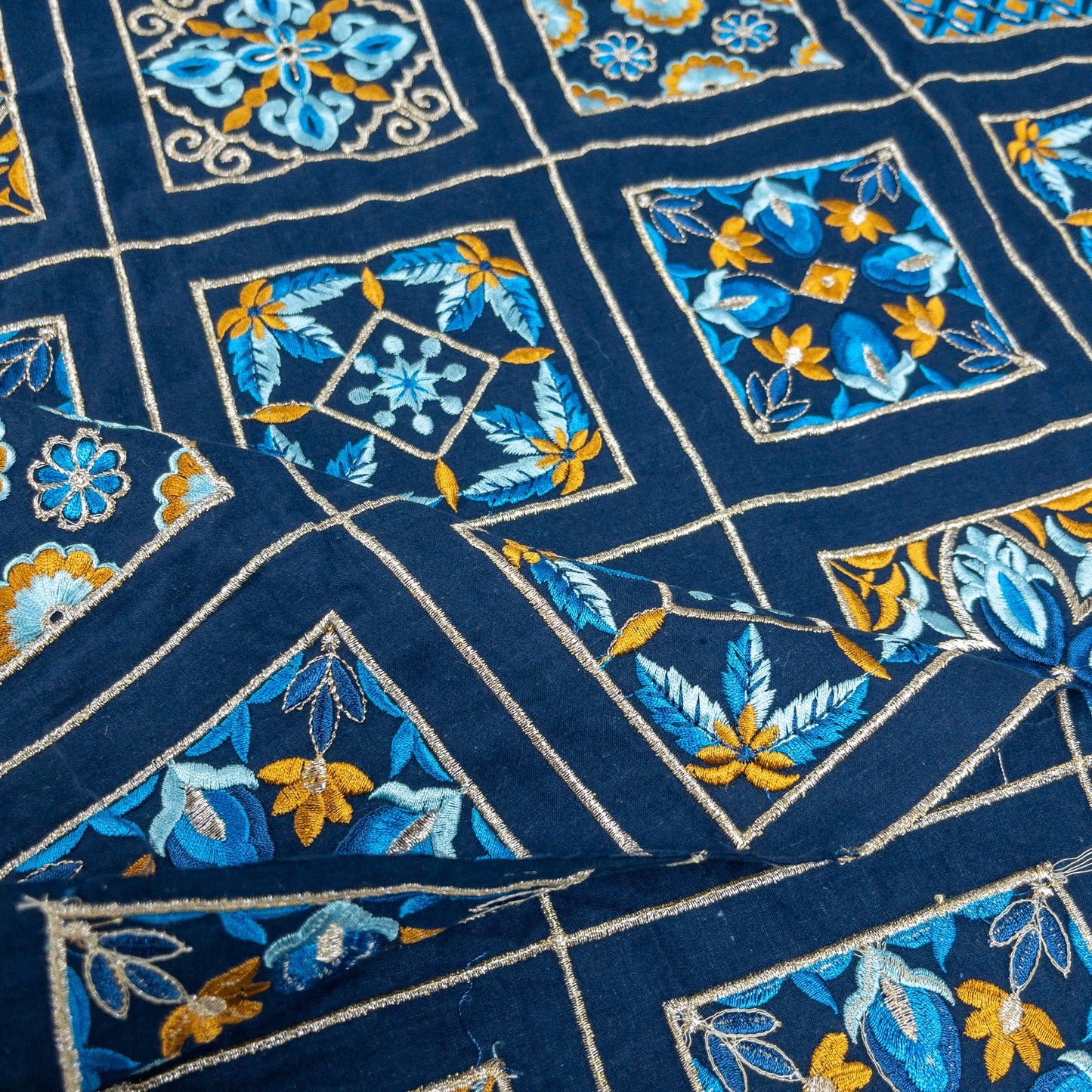 India | plaid embroidered fabric 方格紋刺繡布 | cotton 純棉